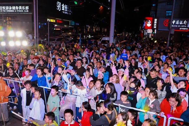 城中区 饮马街全新开街，电音燃爆全场