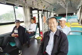 湖北通山公交驶进“村里头” 暖到百姓“心里头”图片