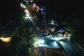 救援不停歇！梅大高速塌方灾害现场搜救连夜持续图片