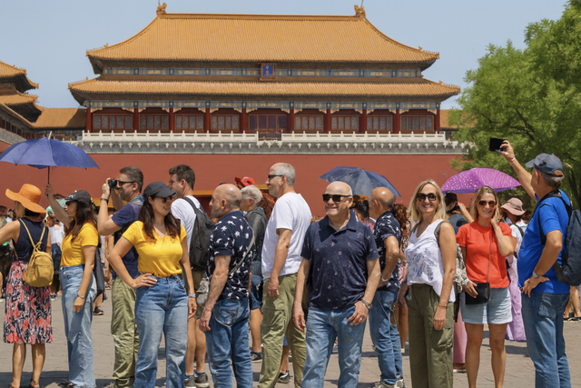 每天200万人次出入境！这个黄金周，外国游客“特种兵式”涌入中国