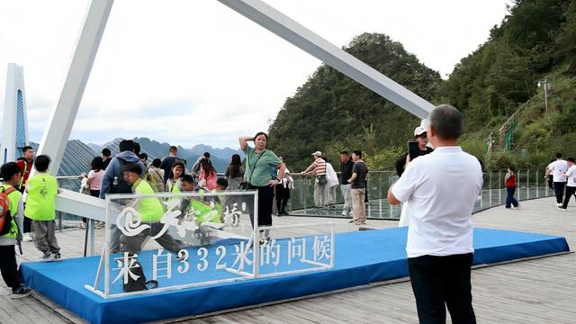 【山水黔南多奇幻】国庆旅游消费市场火爆，平塘“旅游饭”越吃越香