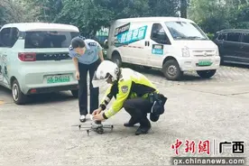 柳州警方开通“绿色通道” 5分钟为高考生办好身份证明图片