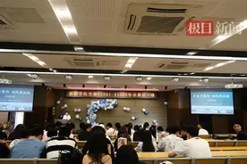 高校毕业最后一课很暖心，三年前写给自己“时光书”看哭全班图片