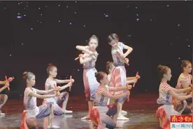 《落雨大》旋律轻盈 《潮涌少年》生生不息图片