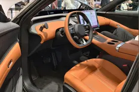 小米YU7爆火催生倒卖订单：交付时间最长56周，有黄牛加价1.7万转卖图片