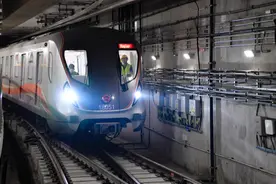 上海轨道交通18号线二期进入车辆、信号系统动车调试阶段图片