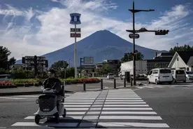 爬富士山要涨价？日本山梨县考虑提高登山费图片