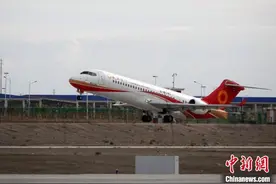 中国支线客机ARJ21首飞中亚 开通喀什往返塔吉克斯坦胡占德航线图片