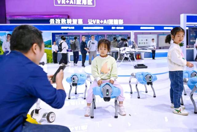 让VR+AI更精彩 ，中国电信为经济社会高质量发展持续注入新动能