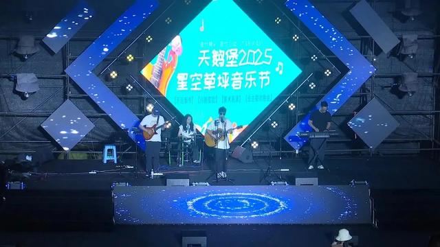 赤水：晨练打拳夜蹦迪 避暑还能“赚”稻香