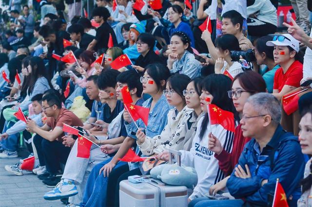 东湖国庆假期六次上央视，广州游客凌晨三点赶来看日出