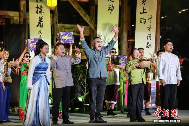 贵州绥阳：诗潮市集助力夜间消费