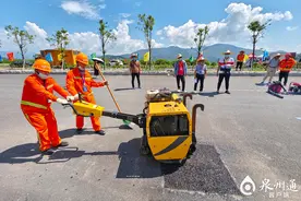 修补沥青路面 公路人赛技能图片