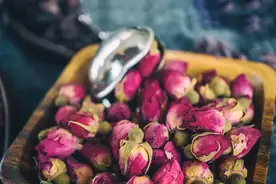 春天养生，必喝2杯花茶！1杯疏肝健脾、1杯祛湿清热，千万别错过图片