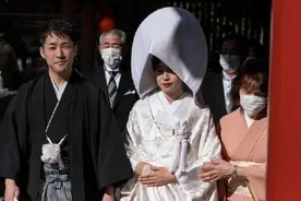 日本人希望允许“妻不随夫姓”图片