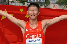 2025年亚锦赛Day1丨比赛首日中国队收获5金2银 多位选手晋级下一轮比拼图片