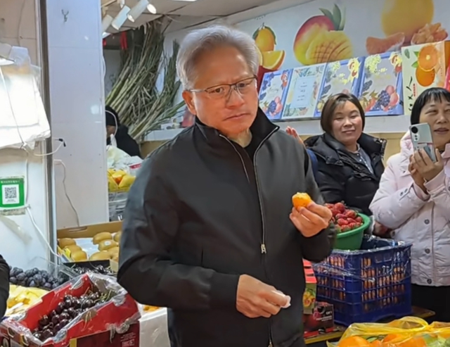 绕开黄仁勋，国产算力甩出两副王炸：芯模秀恩爱，Token价再降十倍