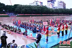 广西侨乡玉林举办龙舟邀请赛 东盟队伍参赛图片