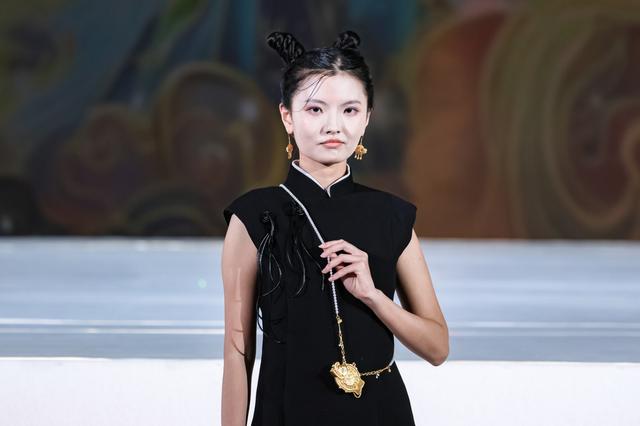 黄金钻石珍宝都赶中秋的趟｜是日美好事物