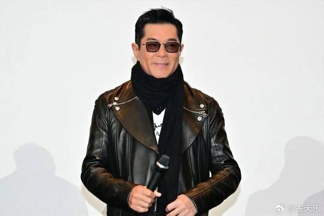 古天乐回应“不用智能手机”传闻:我其实真不想用,但电视台不支持旧设备了,已经用了七八年,主要用来上网看新闻,还会看占卜