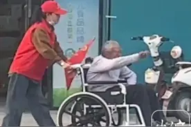 “轮椅大爷”找不到家，颍上爱心志愿者帮送回家图片