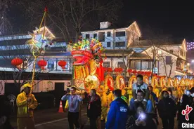 浙江杭州：正月十七化灯祈福图片