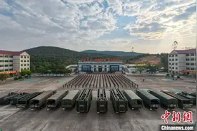 广西柳州武警官兵吹响新年度军事训练集结号图片