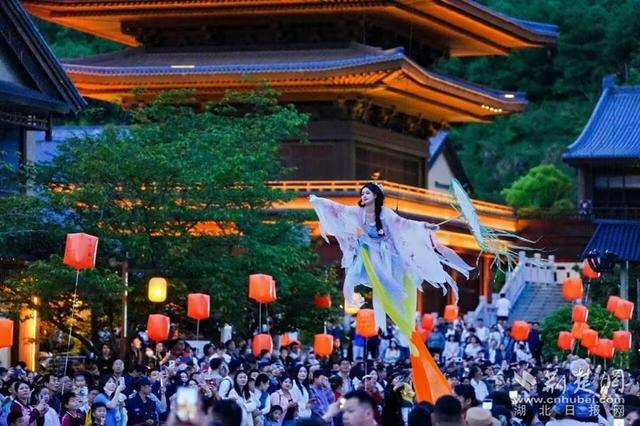 “戏乡福地”引爆假日经济，黄梅“五一”文旅热力全开