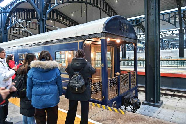 “伊春号-至尊亚雪”旅游专列首次“试跑”