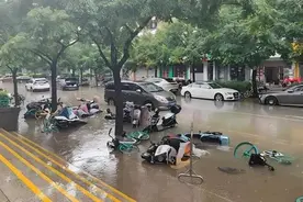 【安全之声】电动自行车泡水，电池多次爆燃！淋雨后如何挽救“小电驴”图片
