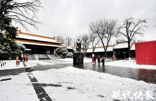 南京雪后，一不小心拍到了“地理课本封面”