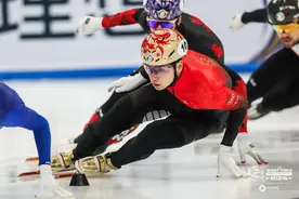 刘少昂夺得短道速滑世锦赛男子1500米铜牌图片