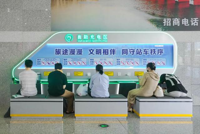 北京这两座火车站相距不足百米，网友：千万别走错！