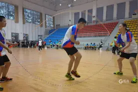 武术、排球、跳大绳……青岛多所学校打造精彩“课间”让学生“撒起欢儿”图片