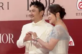 上影节红毯｜沈腾马丽发糖，周也和六公主互动回应耍大牌争议图片