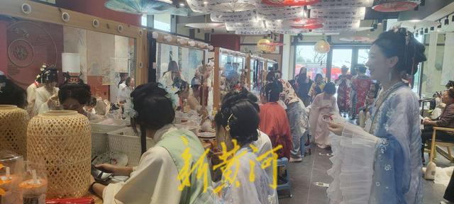 泉韵LIVE开业首日人气足，4.5万+人次畅游“鹊华游园会”