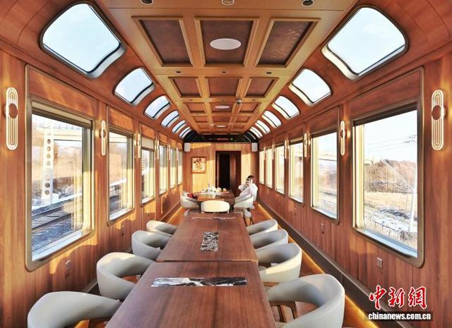 “伊春号-至尊亚雪”旅游专列首次“试跑”