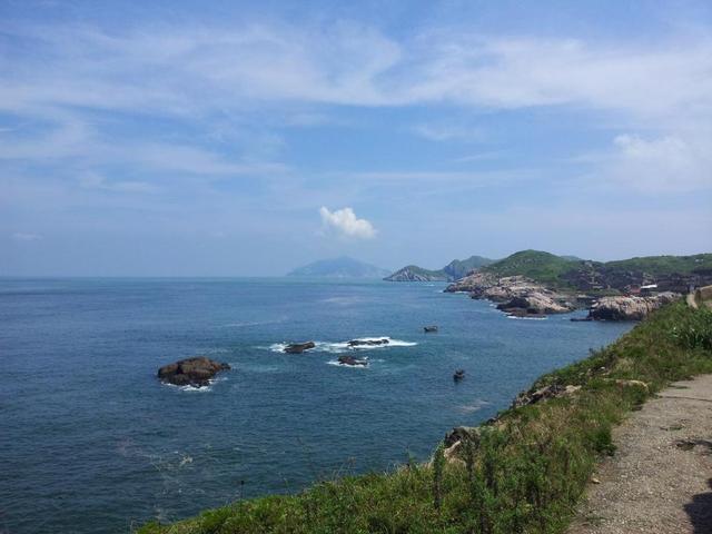 新华走笔丨东极蓝与红