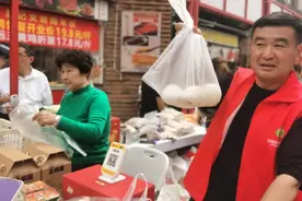 来自盐城的鹅蛋、鸽蛋、土鸡蛋，来自金山、嘉定的小番茄，在这场市集上碰头了图片