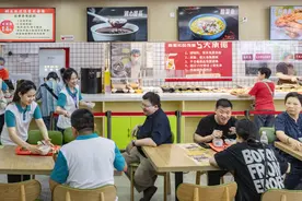 记者调查 | 长者饭堂升级为社区饭堂，公益与经营之间的平衡和坚守图片