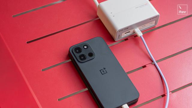 一加 Turbo 6 体验：9000mAh 大电池配 27W 反向快充，能打电话、打游戏的充电宝