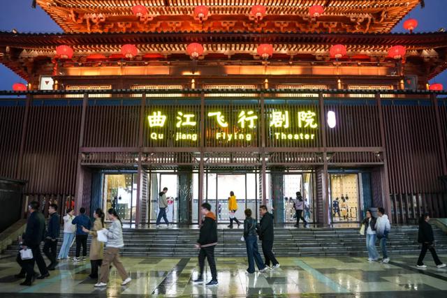 “我们去曲江玩呀!”“一言为定!”