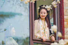 百花公园玉兰花绽放，周末市民共赴赏花之约图片