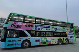 临沂公交双层巴士登场，备受关注上了市民热搜图片