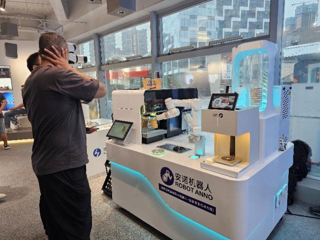 可租可售 全球首个机器人6S店深圳龙岗开业