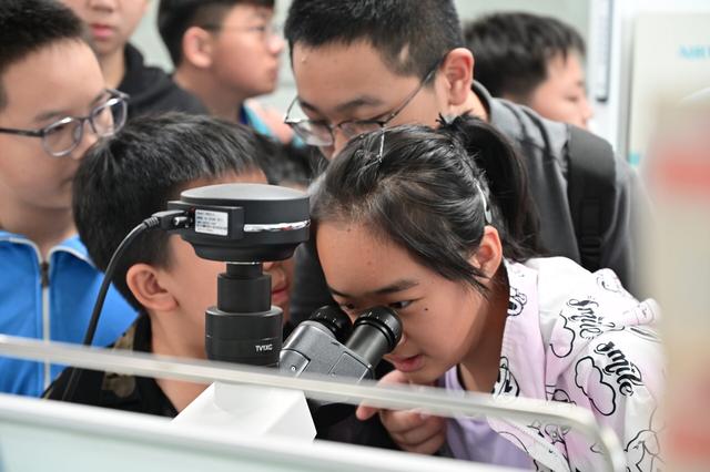 全国科普月：“走进科学家实验室”科普讲堂 引领青少年实景探秘科学世界