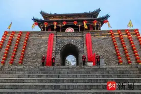 城门挂春联 共赴非遗年 连云港海州最大咖的“氛围组”已就位图片