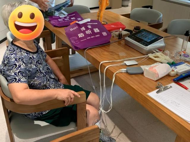 “以前在新闻里看到的高科技产品，现在来到家门口了！”