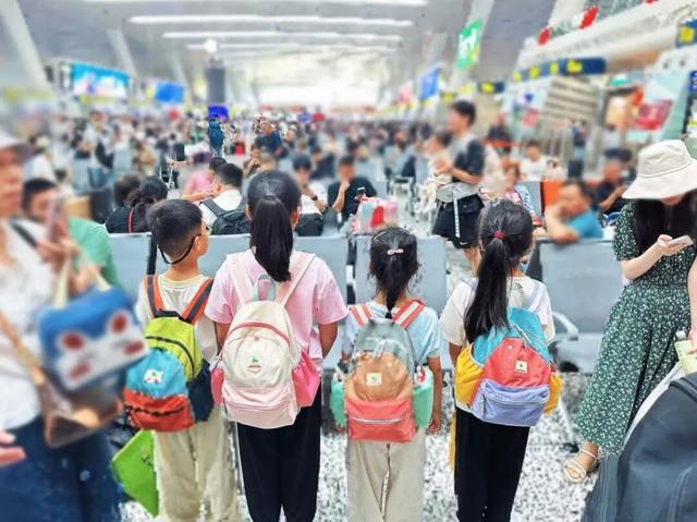 杭州秋假今日开启 第一批小学生已经出发