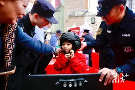 多图 | 穿特警装备与警犬合影……广州公安警营开放日欢乐多图片